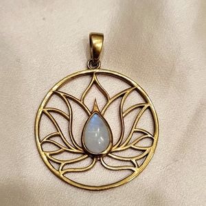 Lotus Pendant w Moonstone